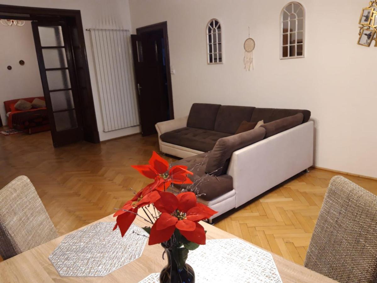 Apartament Piata Sfatului Brasov Luaran gambar