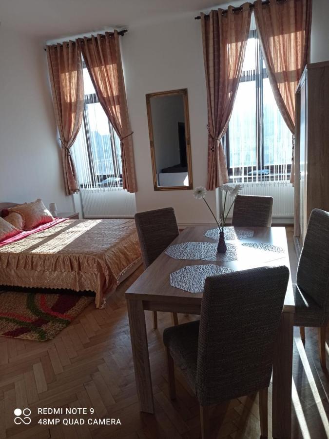 Apartament Piata Sfatului Brasov Luaran gambar