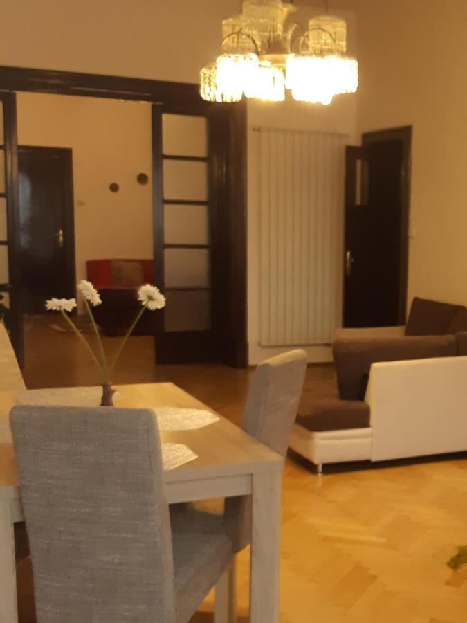 Apartament Piata Sfatului Brasov Luaran gambar