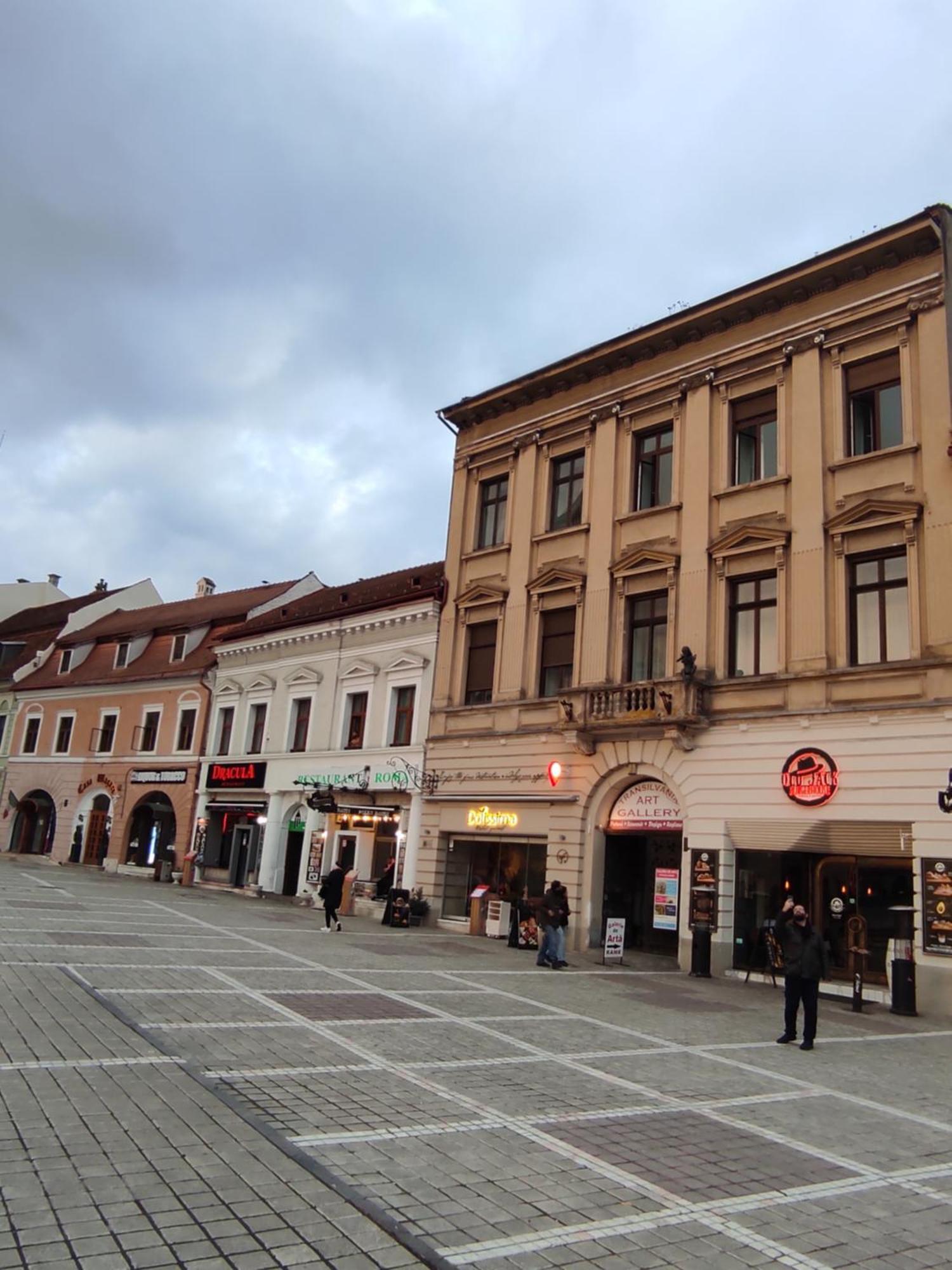 Apartament Piata Sfatului Brasov Luaran gambar